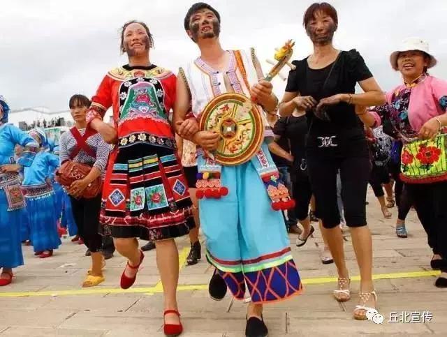 夏天太热，去普者黑看荷花打水仗 从头湿到脚的凉爽