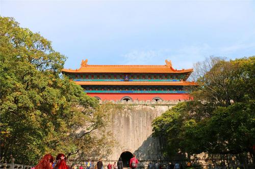 来到南京游玩，为何一定要去明孝陵总统府中山陵这三个大众景点？