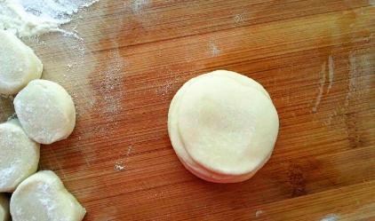 做春饼时，要多用一些它，能使面团有拉伸性，薄如纸，柔软又劲道