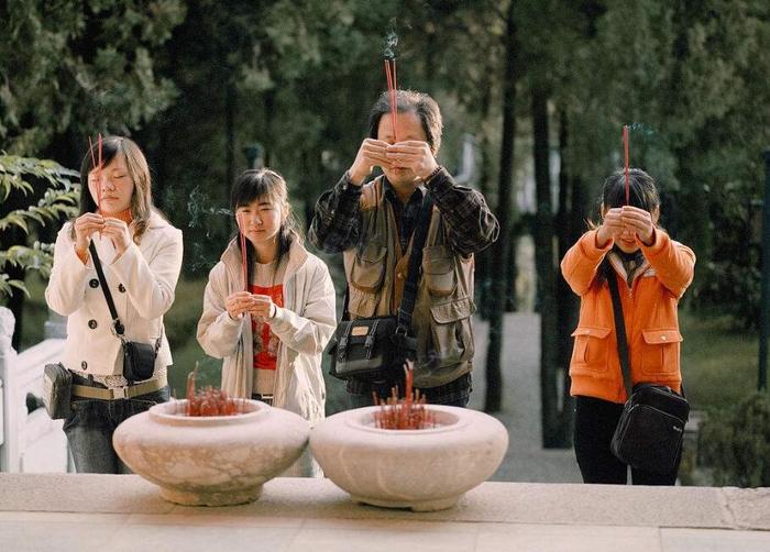 10天财福不缺喜事多，3大属相有贵人登门，天天咧嘴笑