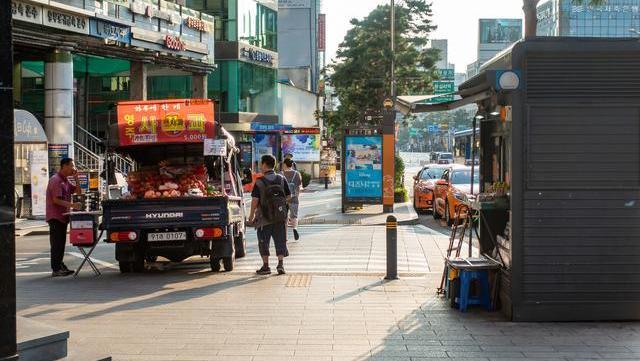 地摊火起来了，是农村的进步，还是城市的退步？