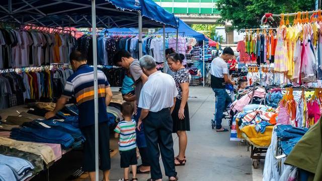 地摊火起来了，是农村的进步，还是城市的退步？