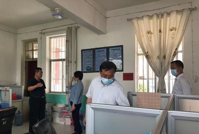 范县副县长杜晓玲到范县实验小学调研指导疫情防控和教育教学工