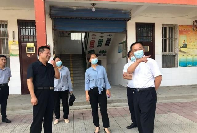 范县副县长杜晓玲到范县实验小学调研指导疫情防控和教育教学工