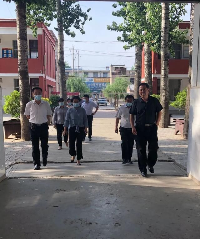 范县副县长杜晓玲到范县实验小学调研指导疫情防控和教育教学工