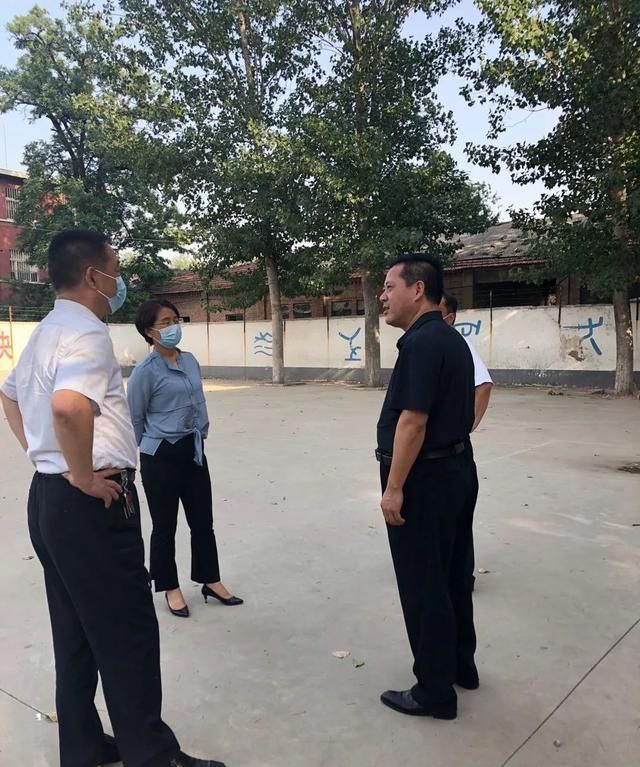 范县副县长杜晓玲到范县实验小学调研指导疫情防控和教育教学工