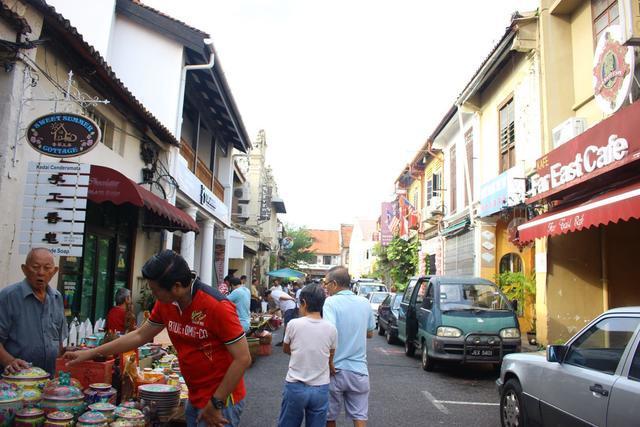 马来西亚遍地华人街，上百年中华传统得以保存，中餐在这大受欢迎