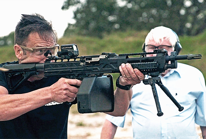 军事丨斯通纳KAC系列轻机枪，从此单手射击不再是梦