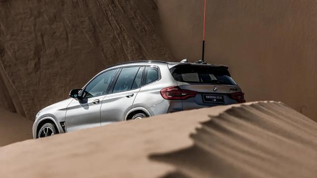 能吓哭女车手的BMW M 沙漠驾驶培训有多野？