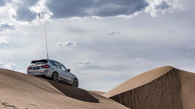 能吓哭女车手的BMW M 沙漠驾驶培训有多野？