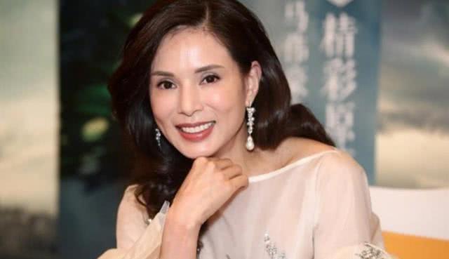 曾为感情死去活来，今力挺杨丽萍不婚不育，52岁李若彤活明白了？