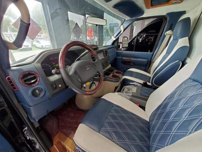 福特E350美式商务车，集稳重、低调、优雅于一身