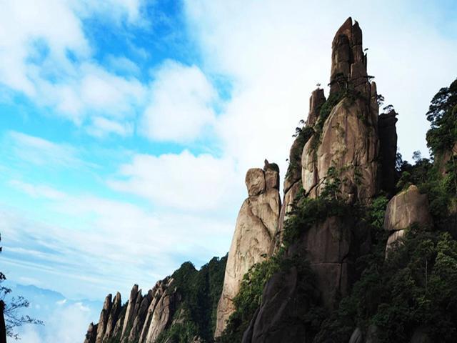 江西很受游客喜爱的一座山，最高海拔1819.9米，是世界自然遗产地