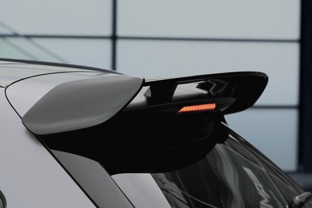 换装迈巴赫式竖置条状格栅，第二代奔驰AMG GLA开售，期待吗？