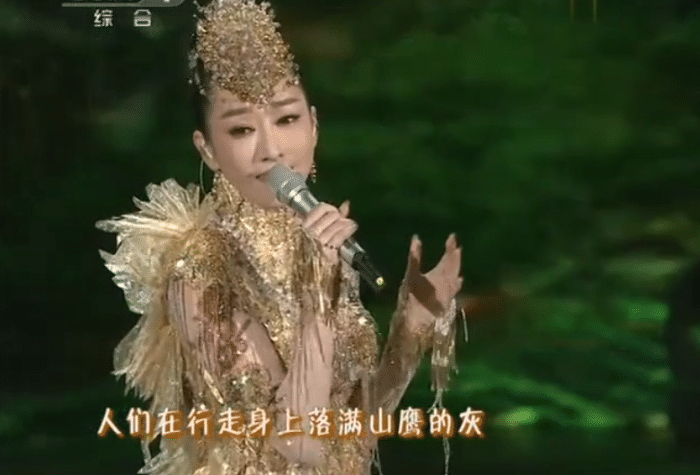 萨顶顶卸妆后堪比整容术，出演《香蜜沉沉烬如霜》神婆变少女