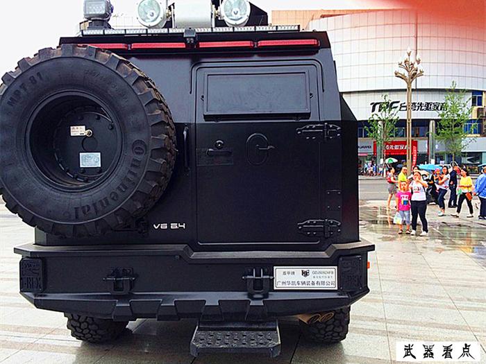 军事丨国产新一代“暴龙”反恐防暴装甲车，霸气十足，非常酷炫