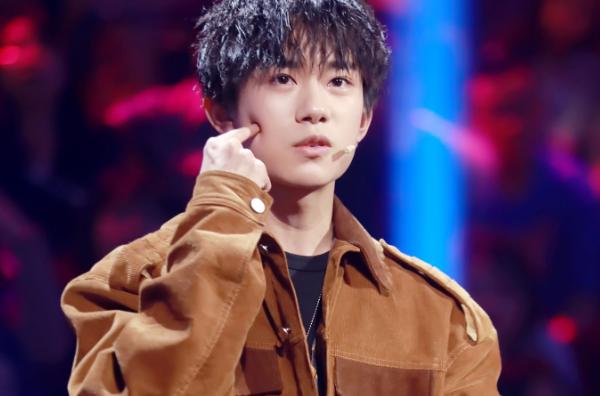 微博粉丝数量破亿的四位明星，谢娜杨幂在列，还有他们也即将破亿