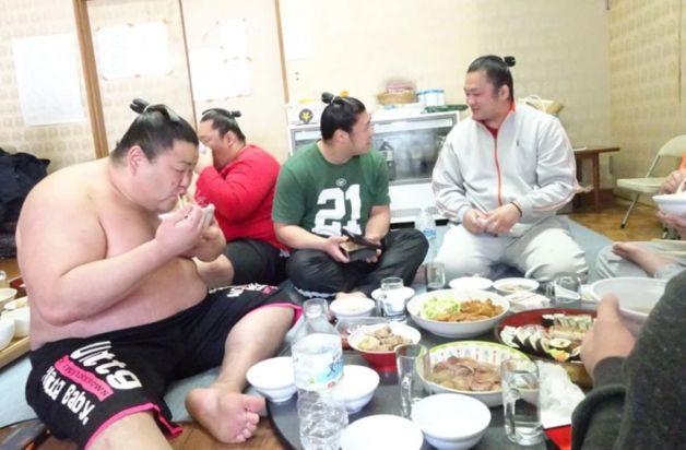 日本史上最重的相扑运动员：一年瘦200斤，如今看着有点“萌”