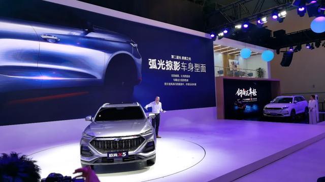 2020重庆车展｜长安欧尚X5全球首秀，演绎塑光设计美学