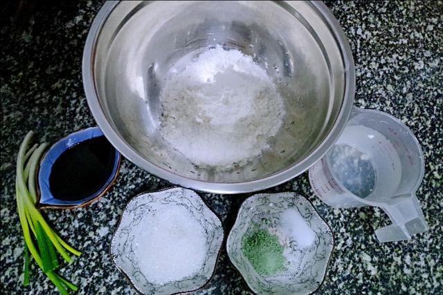 教你做家庭版甜面酱，香甜细腻浓稠丝滑的口感搭配菠菜小饼，美味