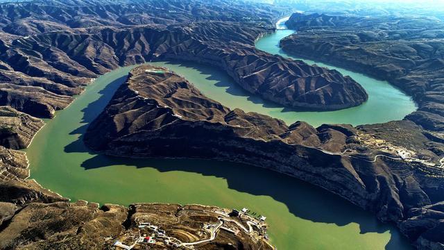 ​这里是长城和黄河握手的地方，是中国最美十大峡谷之一