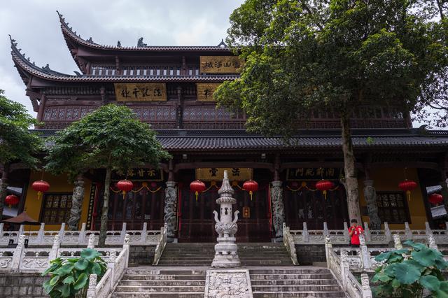 浙江被遗忘的古寺，迄今1700多年历史，建有世界最大的弥勒佛像