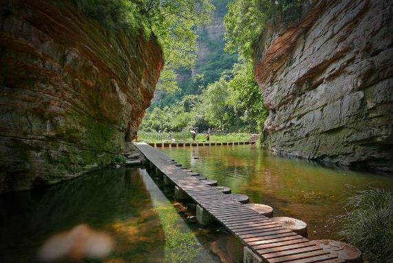 两大峡谷，太行大峡谷、龙潭大峡谷，哪个更值得去？