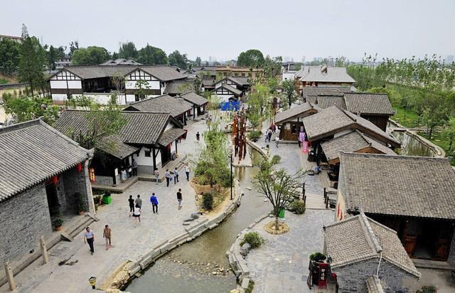 陕西有个“假”古镇，斥资3.5亿元建造，门票免费却无人问津
