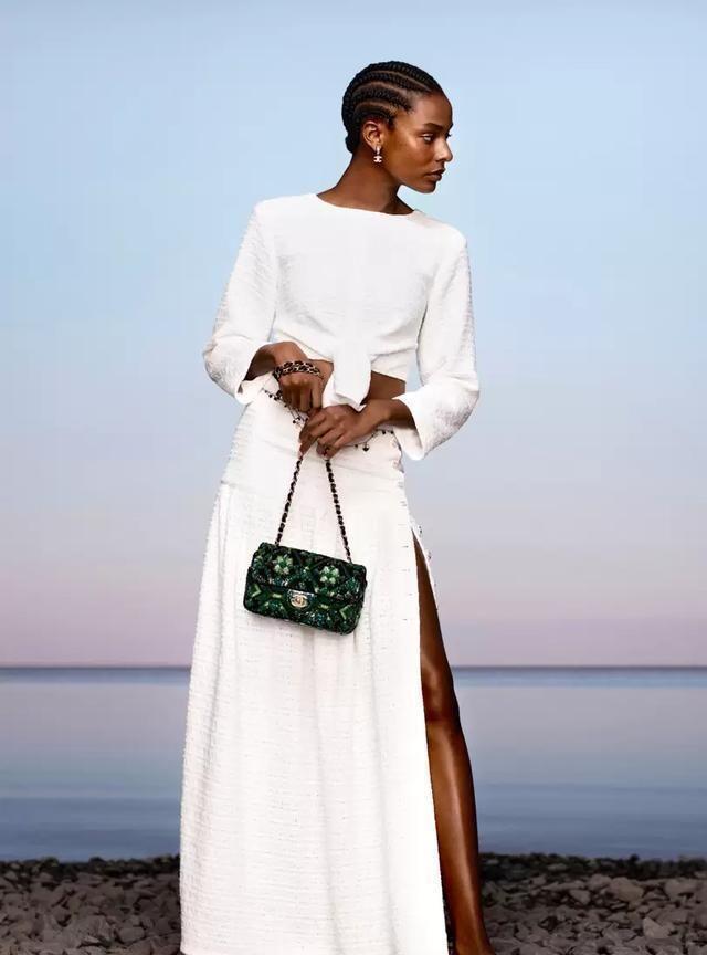 香奈儿Chanel 2021春夏度假系时装，不一样的度假一样的舒服欢乐