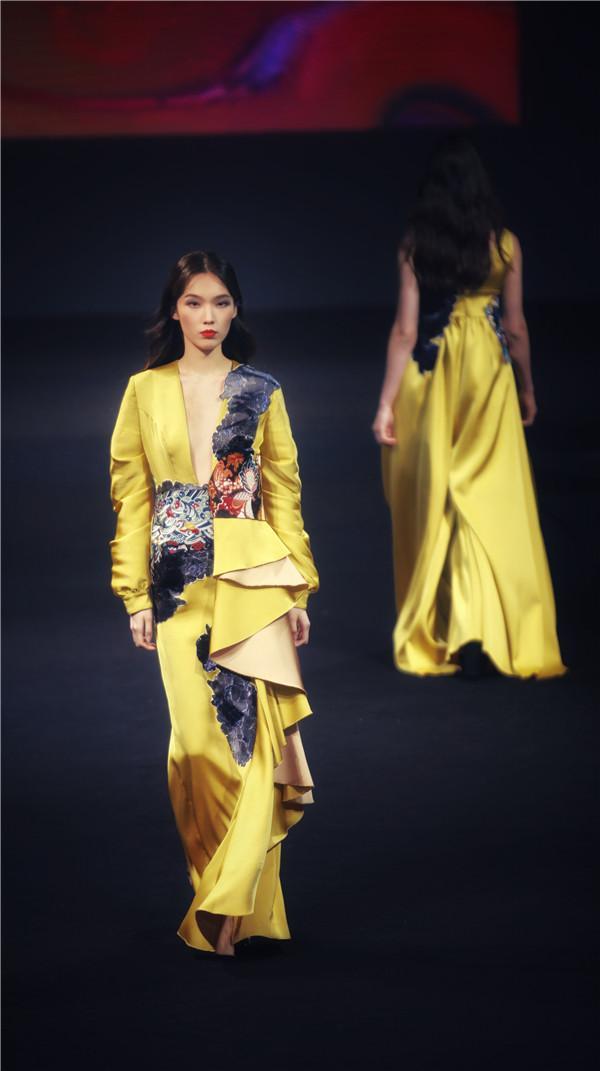 张肇达“中国炁系列”大秀压轴盛泽时尚周，再现千年绸都现代之美