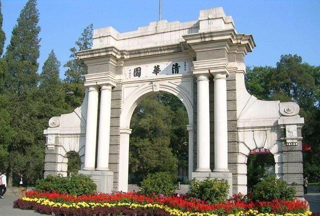 高考考了700分，应该报考清华大学好还是北京大学好？
