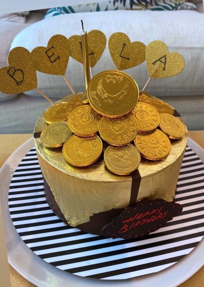梁洛施32岁生日变美了，仨儿子做蛋糕为她庆祝豪宅曝光摆满英文书
