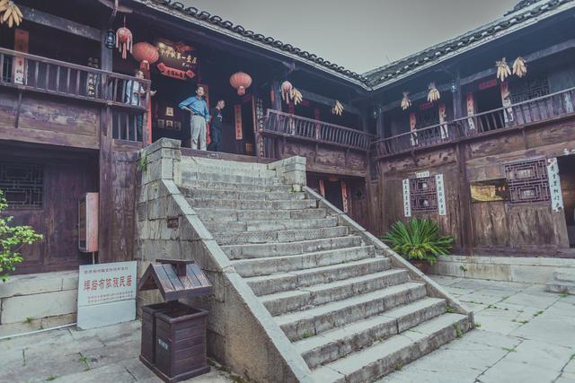 被称为布依族古民居活化石，贵州黔南两百年老宅，堪称中国第一