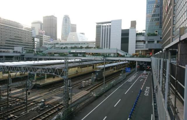东京新宿火车站，有出口178个，一座世界最大“车站迷宫”