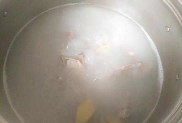 龙骨海带汤最好吃做法，教你技巧，汤浓香奶白鲜，肉菜软烂滑爽香