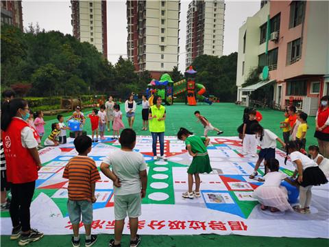 苏州市御窑社区志愿者走进幼儿园宣传垃圾分类知识