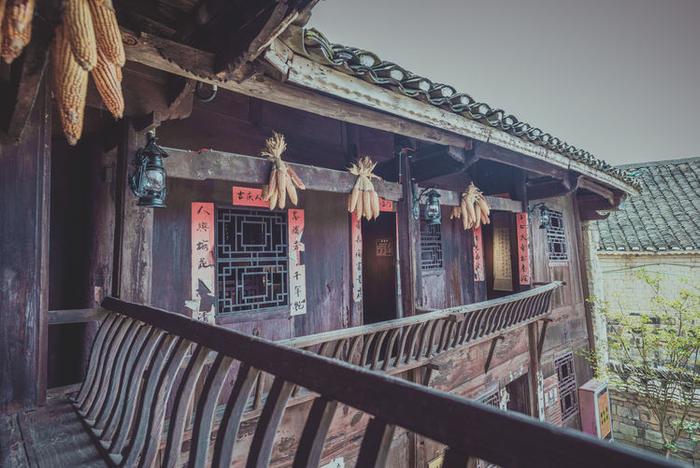 被称为布依族古民居活化石，贵州黔南两百年老宅，堪称中国第一