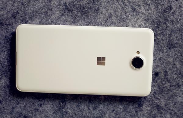 Lumia650：颜值满分却败给了系统，微软手机从此退出江湖
