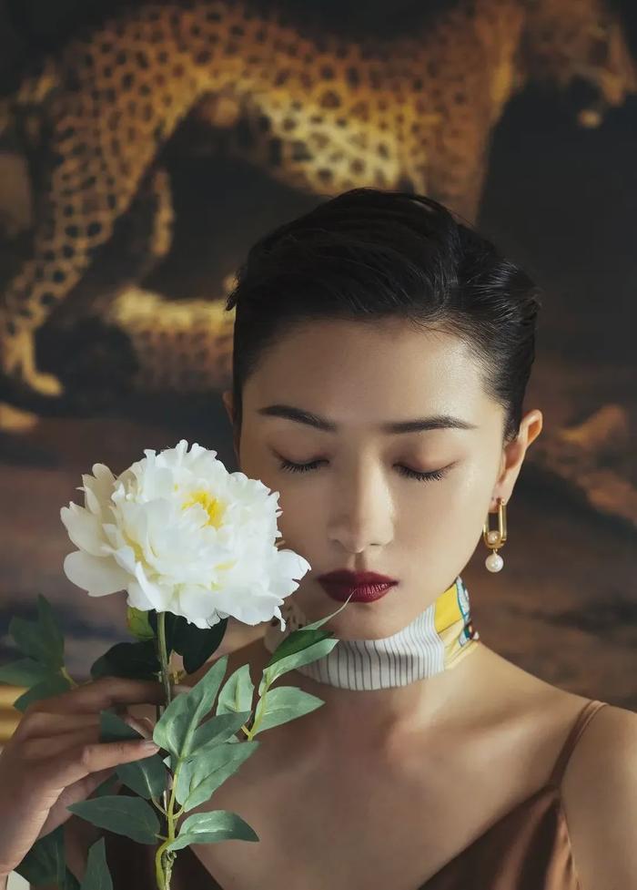 凭孕照火出圈,人淡如菊却形成独立派系,男女通杀的新顶流?!