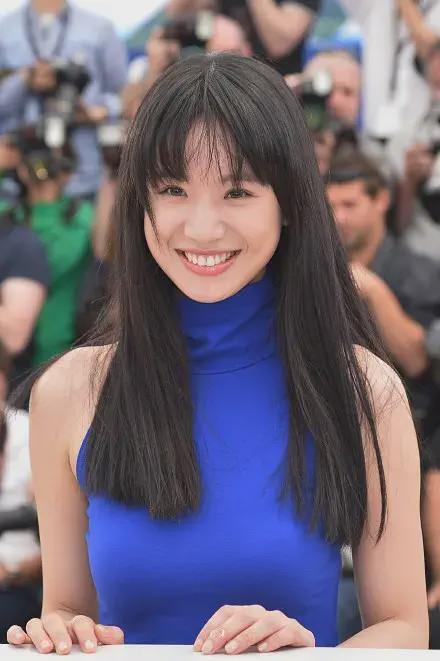 凭孕照火出圈,人淡如菊却形成独立派系,男女通杀的新顶流?!