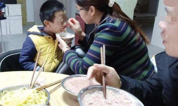 孩子偏食，多半是惯的？造成孩子偏食的4个主要原因