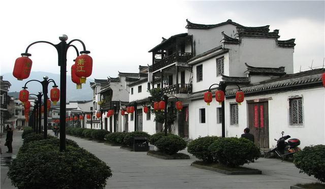 江淮民居的代表性建筑，一条三尺宽的巷子，连接两家的深宅大院