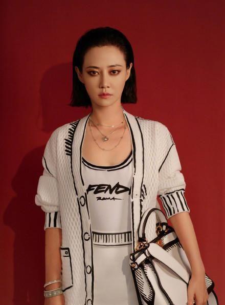 连许魏洲也沦陷了，FENDI引发时尚明星撞衫洗版，造型点评红黑榜