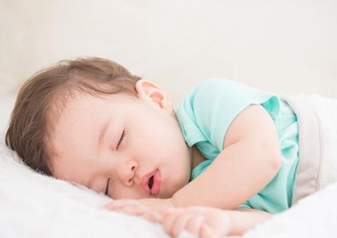 孩子睡眠2岁是分界线，引导不好秒变“睡渣”，这3点一定要坚守