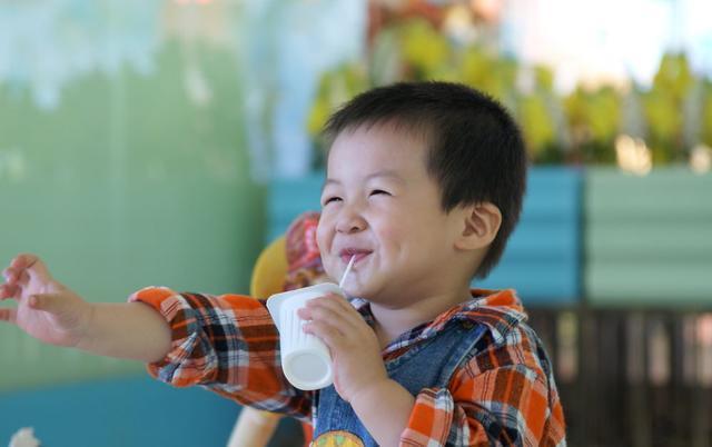 4岁男孩吃罐头铅中毒，医生：这些食物是含铅“重灾区”，别吃