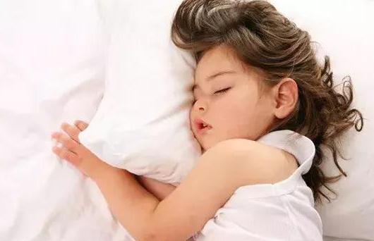 孩子睡眠2岁是分界线，引导不好秒变“睡渣”，这3点一定要坚守