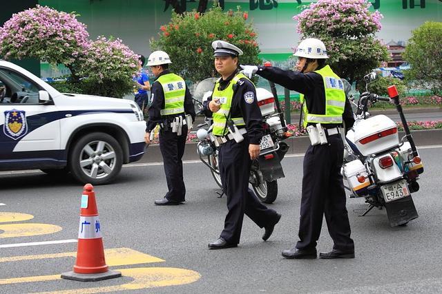 60岁司机不会说普通话遭辱骂毒打: 普通话都不会说, 回你县城去!