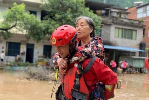 贵州遵义遭遇强降雨 26名被困群众获救