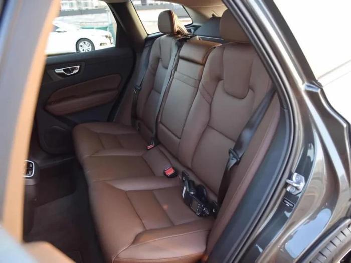 号称30万元级最安全的SUV沃尔沃XC60新款上市，顶配上调1000元