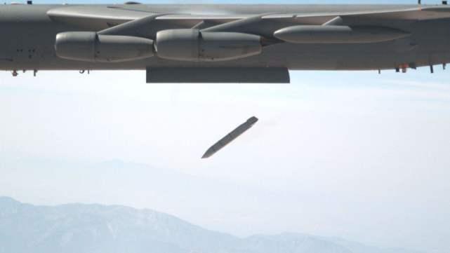 美军新型反辐射导弹，针对S-400防空系统，雷达关机后能切换弹头